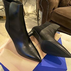 New Pointed toe leather bootie with back stretch panel
